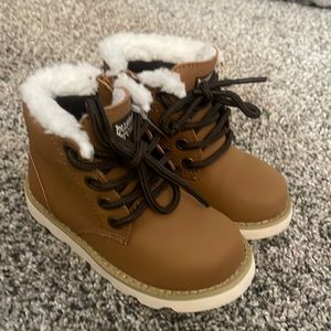 Toddler winter boots size 6